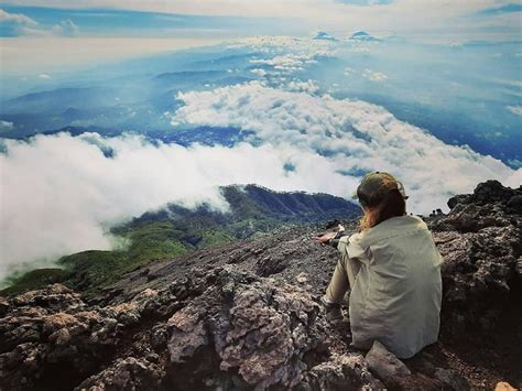 Pemandangan indah dari jalur pendakian Gunung Slamet